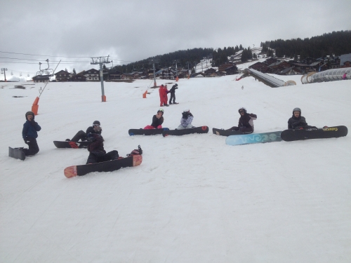 Les apprentis snowboarders prennent la pause !