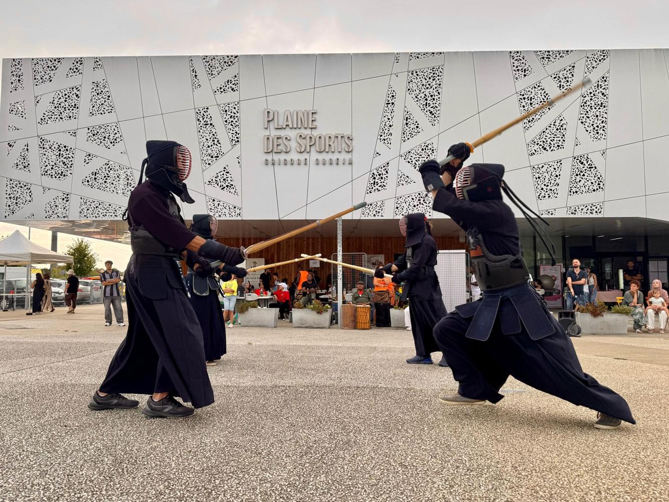 Personnes pratiquant le Kendo