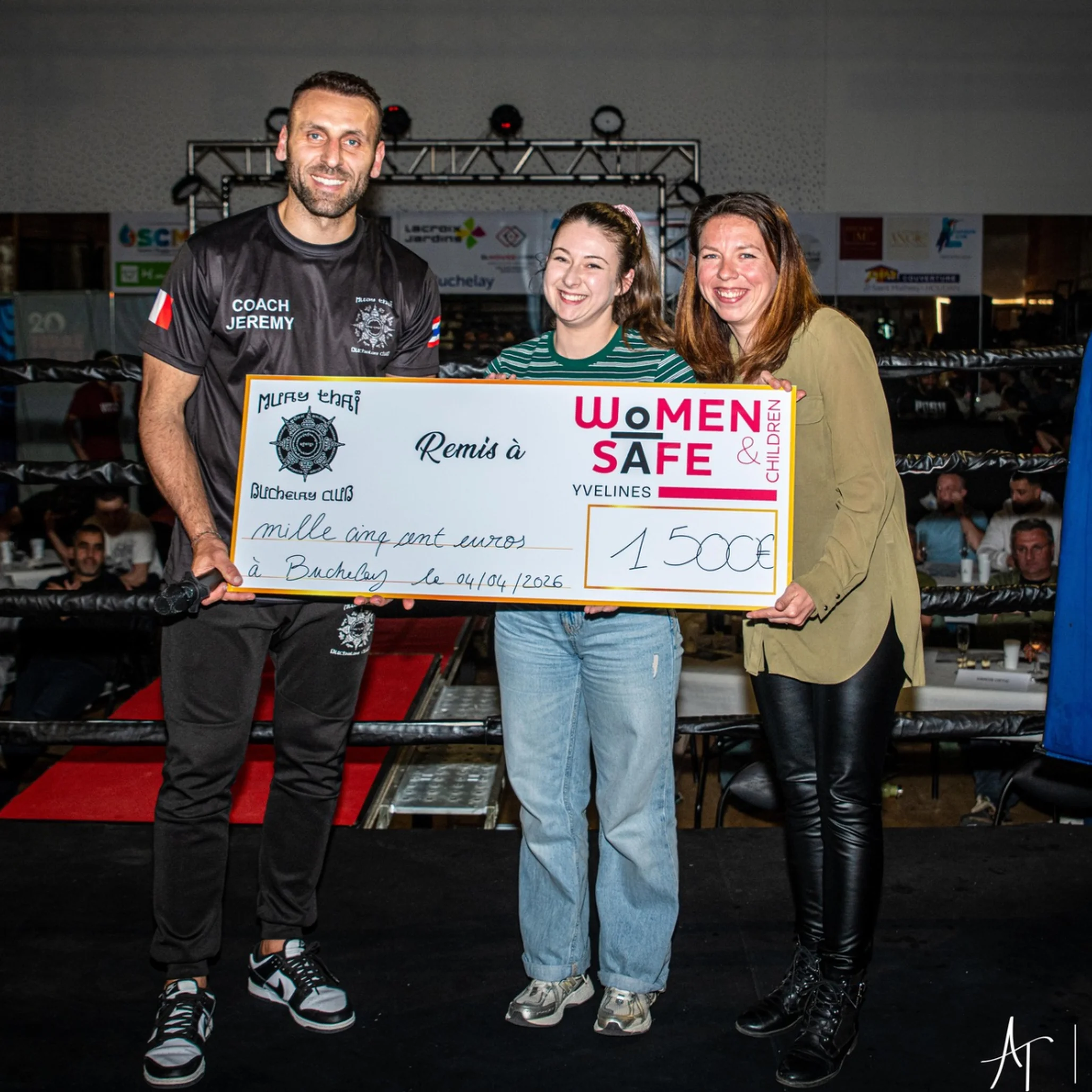 Remise chèque à l'association Woman Safe & Children