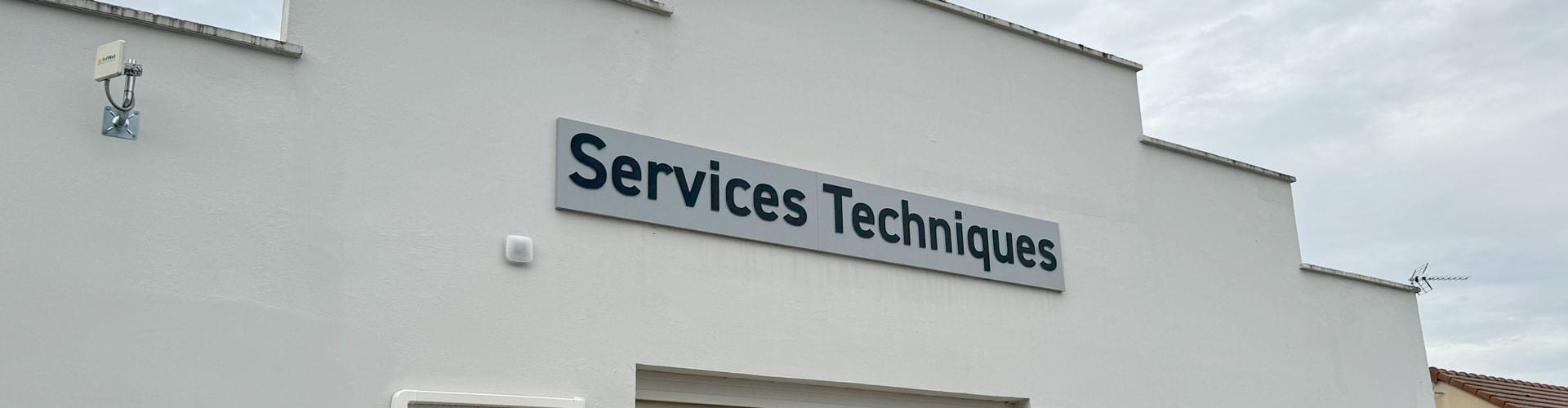 Façade du bâtiment des Services Techniques de Buchelay