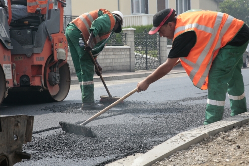 Une dizaine d’ouvriers de l’entreprise Jean-Lefebvre étaient à l’œuvre lundi 26 août.