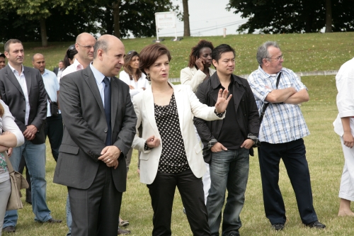 Paul Martinez et Chantal Jouanno pendant les démonstrations de karaté.