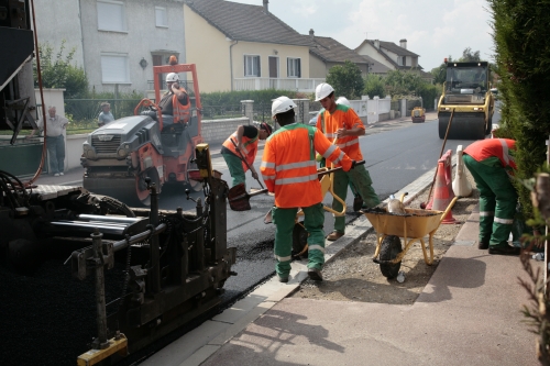 La pose du tapis progresse à environ 3 km : h.